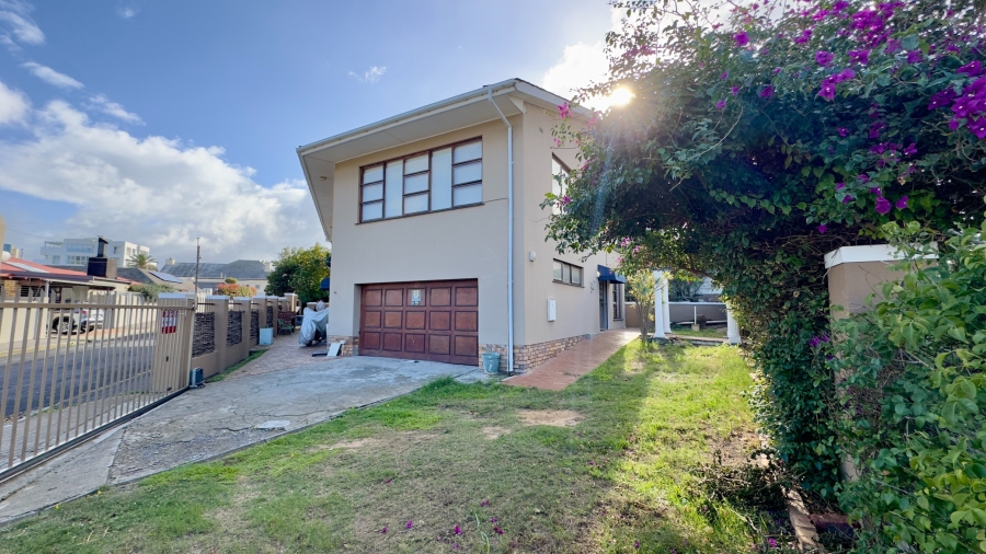 5 Bedroom Property for Sale in Strand North Western Cape
